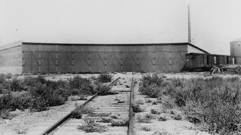 10 Stall train round house Empress